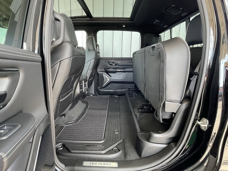 Vehicle Image 37