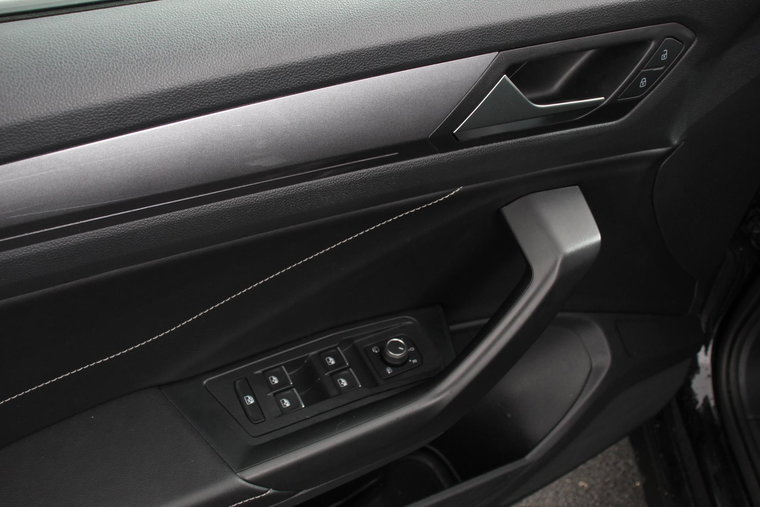 Vehicle Image 24