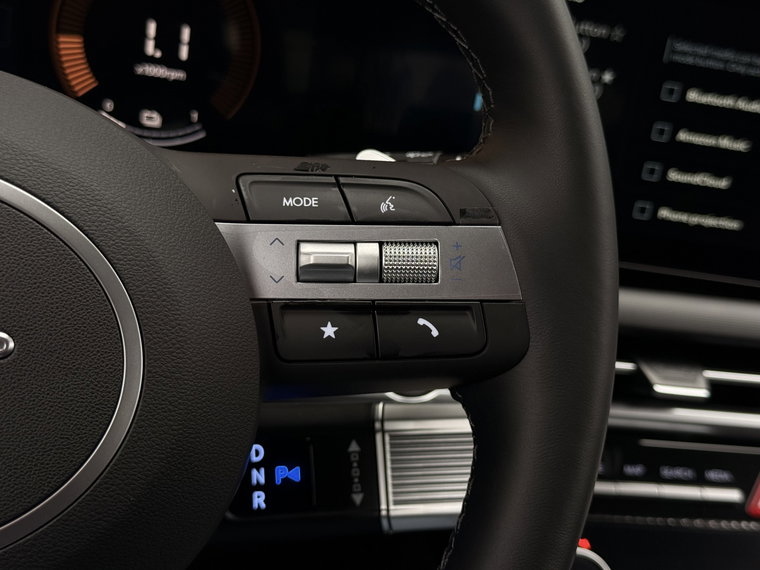 Vehicle Image 25