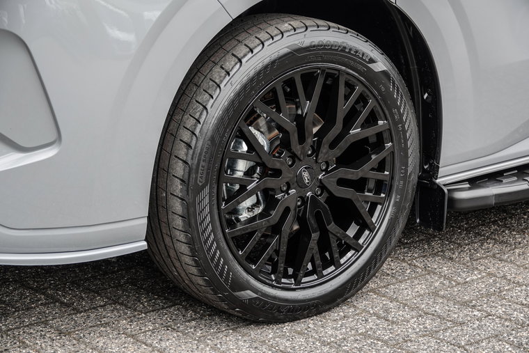 Vehicle Image 8