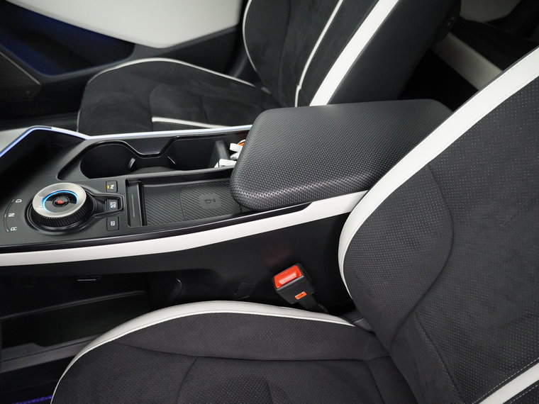 Vehicle Image 33