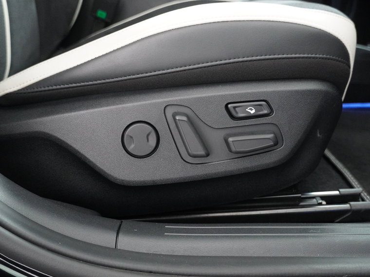 Vehicle Image 42