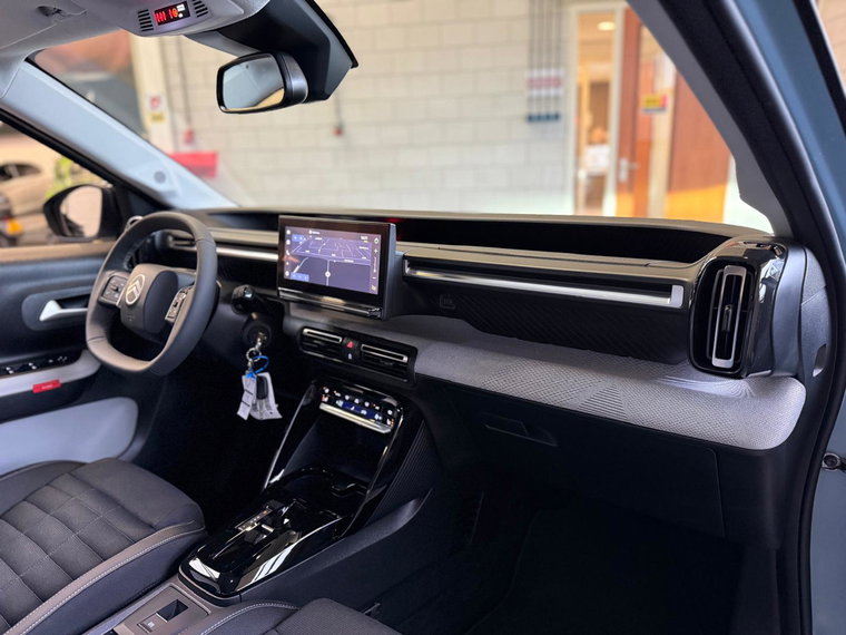 Vehicle Image 32
