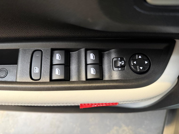 Vehicle Image 33