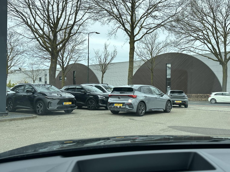 Vehicle Image 25