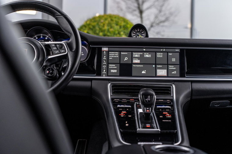 Vehicle Image 25