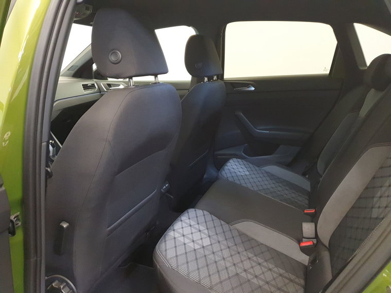 Vehicle Image 25
