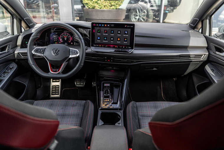 Vehicle Image 8