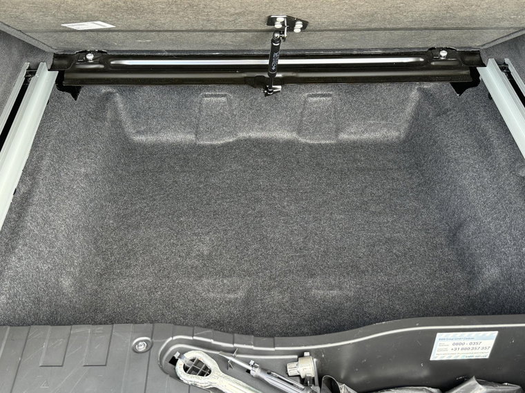 Vehicle Image 33