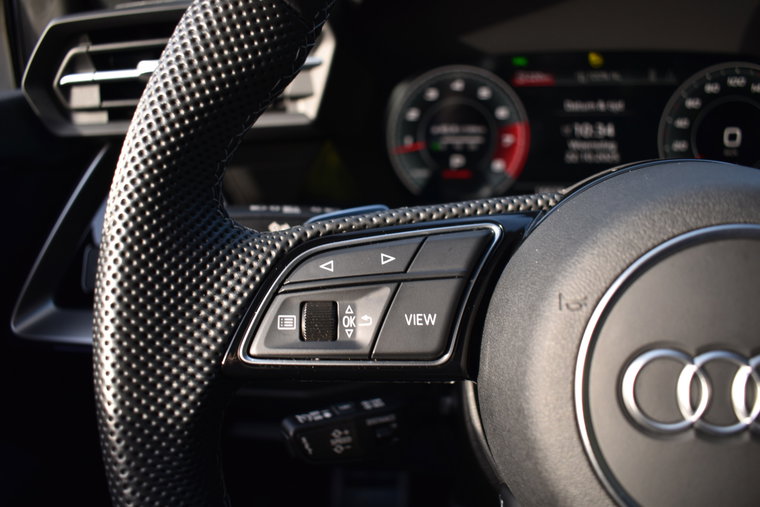 Vehicle Image 25