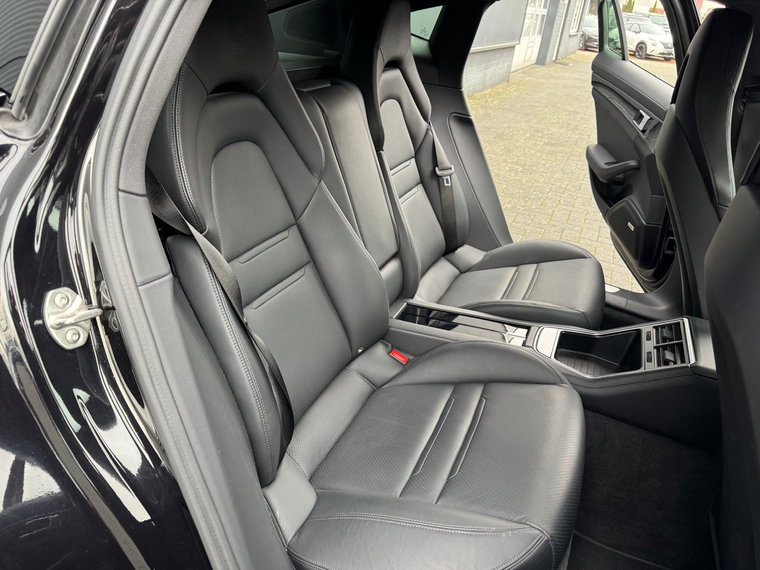 Vehicle Image 32