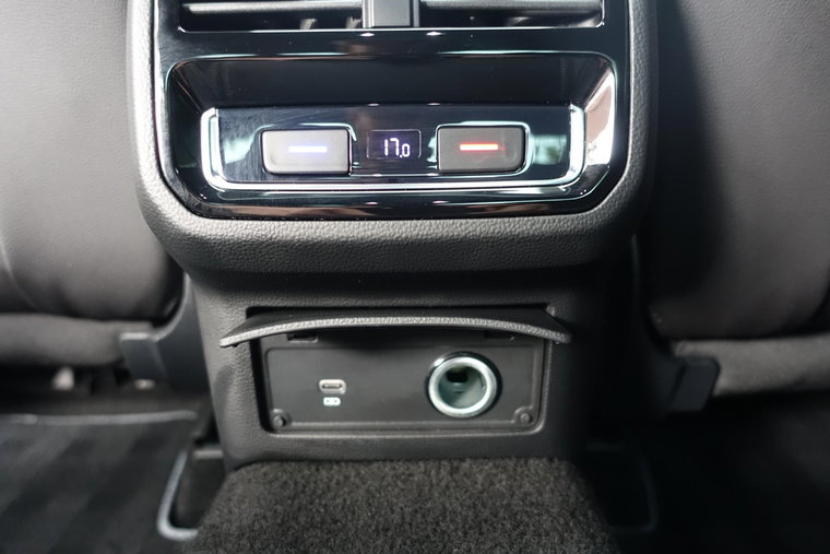 Vehicle Image 17