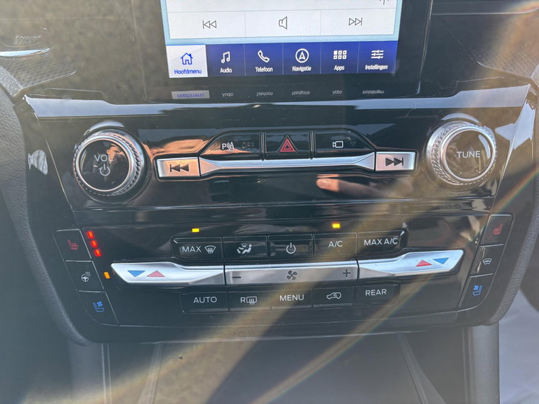 Vehicle Image 17