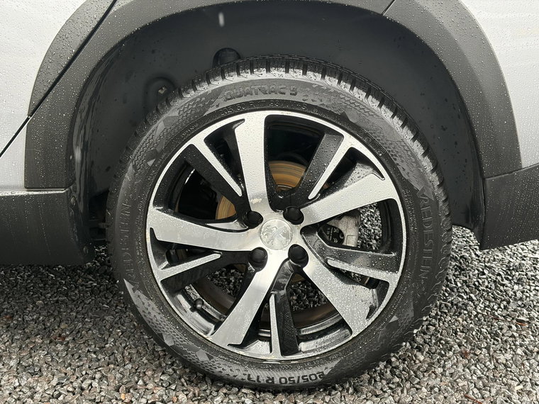 Vehicle Image 32