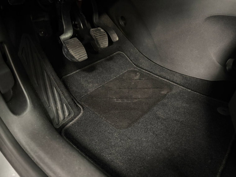 Vehicle Image 23