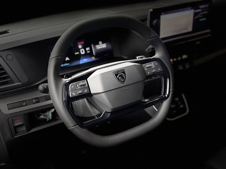 Vehicle Image 25