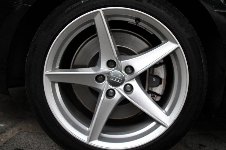 Vehicle Image 9