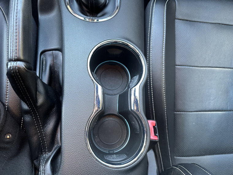 Vehicle Image 25