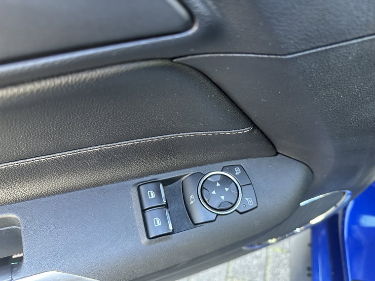 Vehicle Image 28