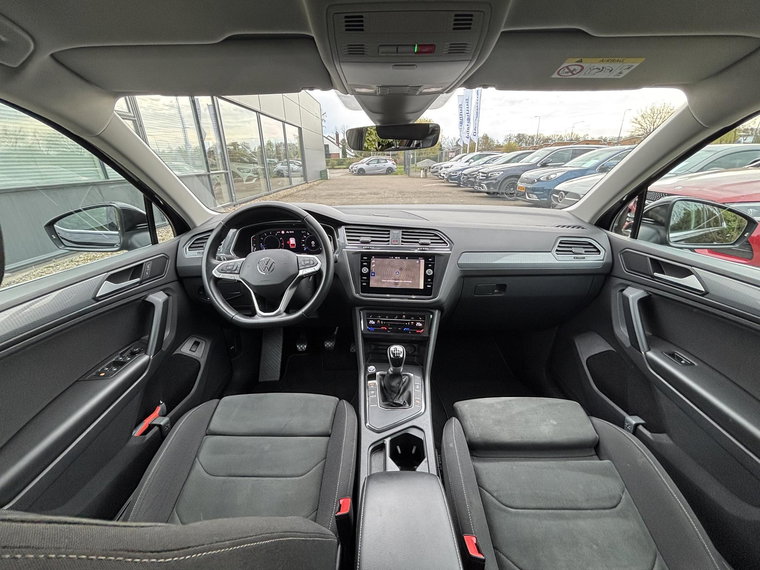 Vehicle Image 25
