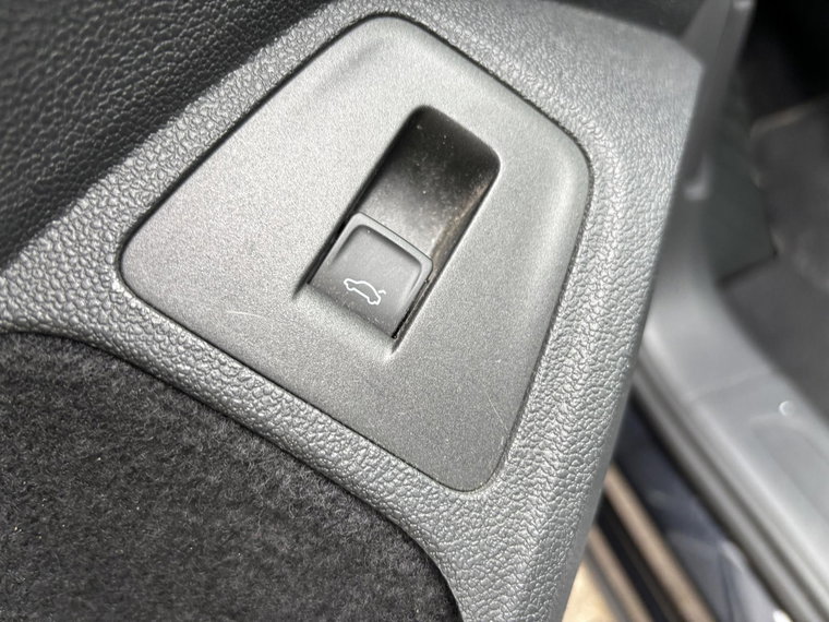 Vehicle Image 28