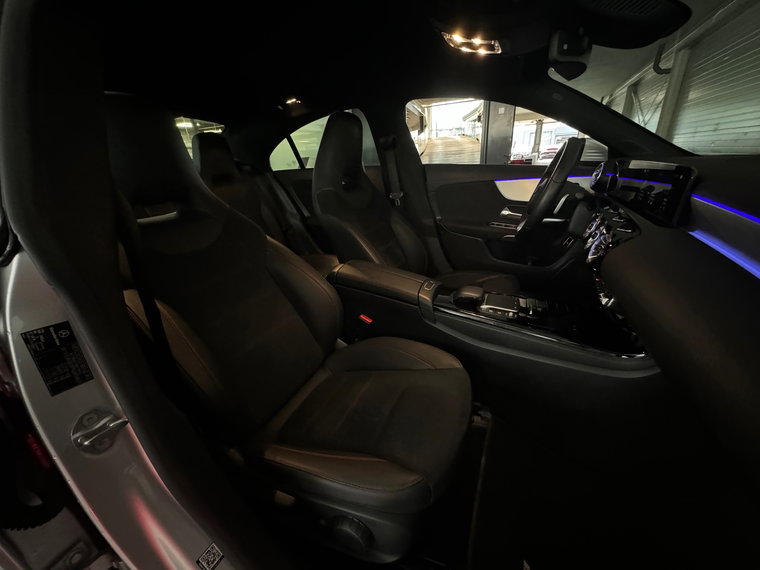 Vehicle Image 32