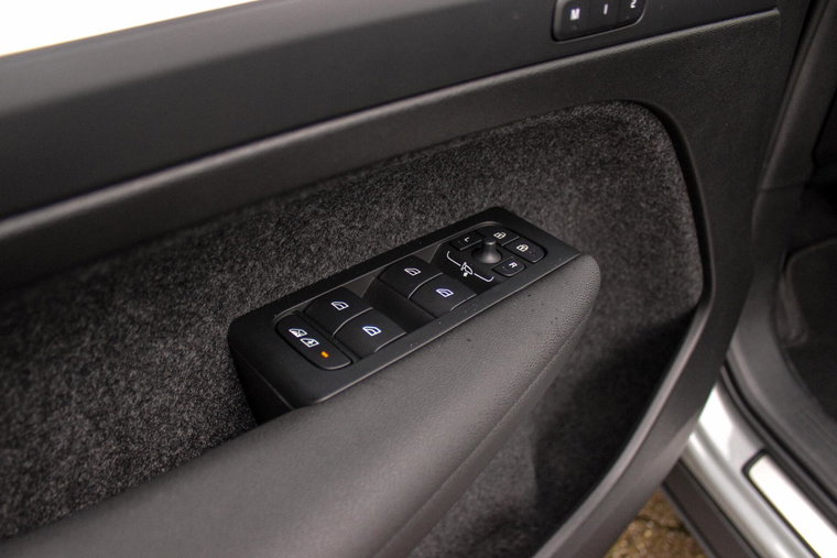 Vehicle Image 35