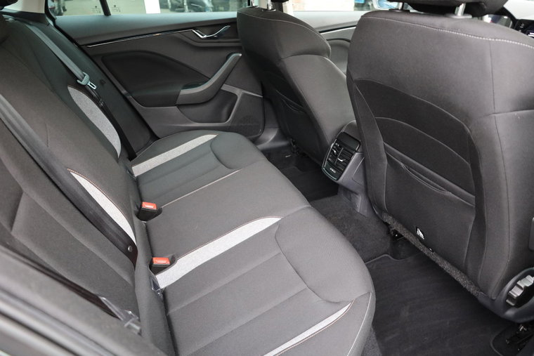 Vehicle Image 30