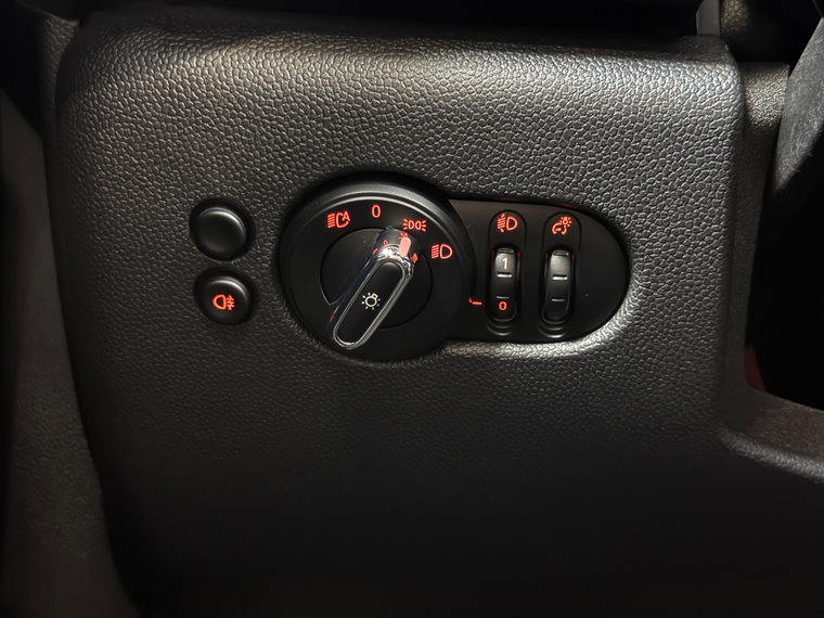 Vehicle Image 37