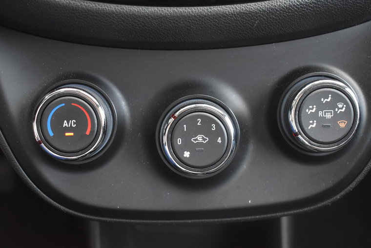 Vehicle Image 25