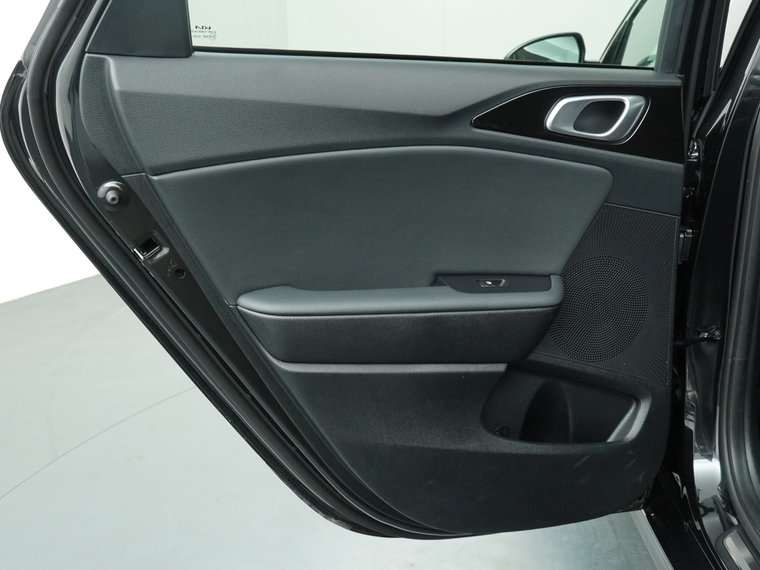 Vehicle Image 35