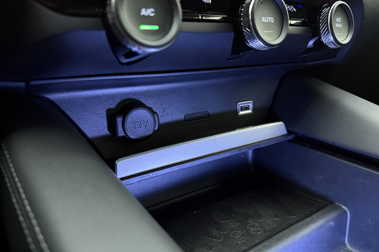 Vehicle Image 32