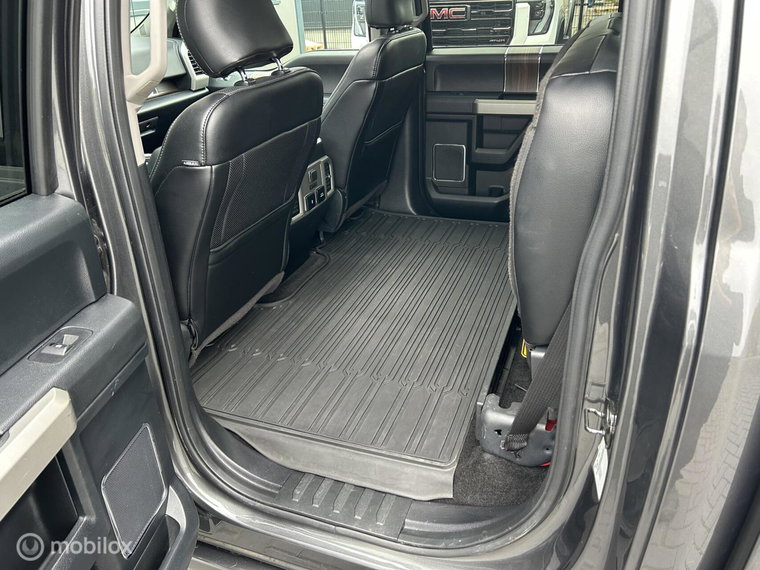 Vehicle Image 32