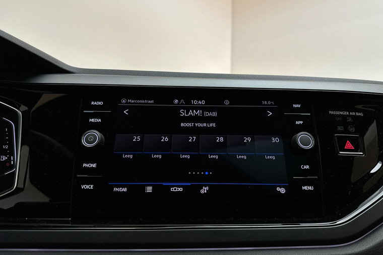 Vehicle Image 25