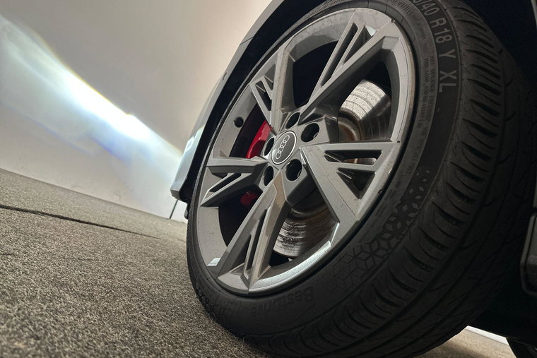 Vehicle Image 13