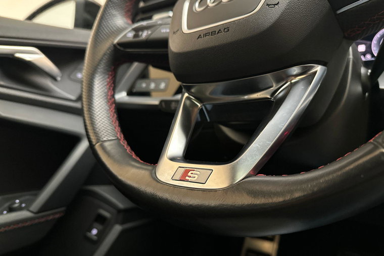 Vehicle Image 25