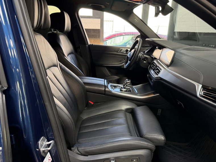 Vehicle Image 48