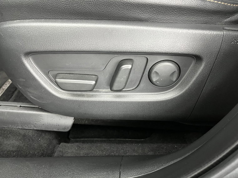 Vehicle Image 24