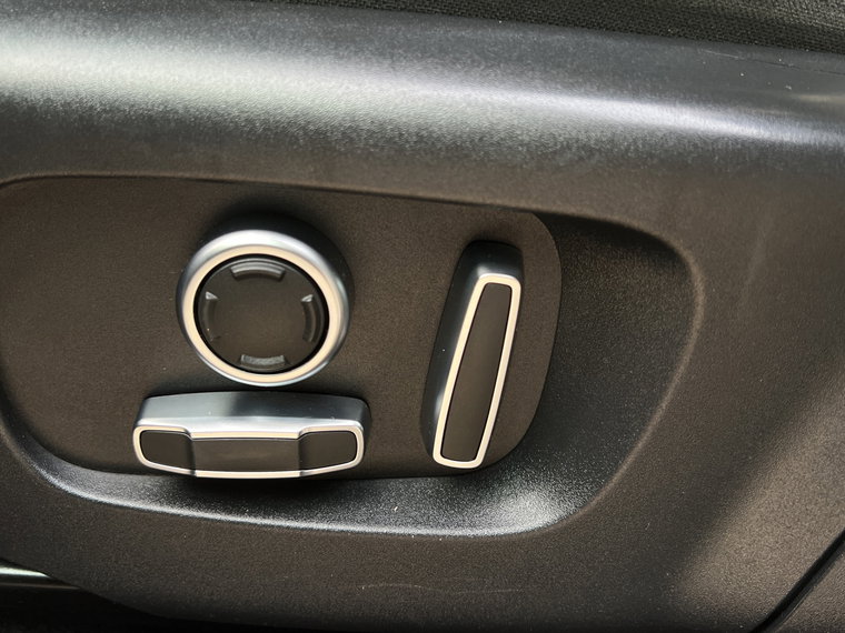 Vehicle Image 28