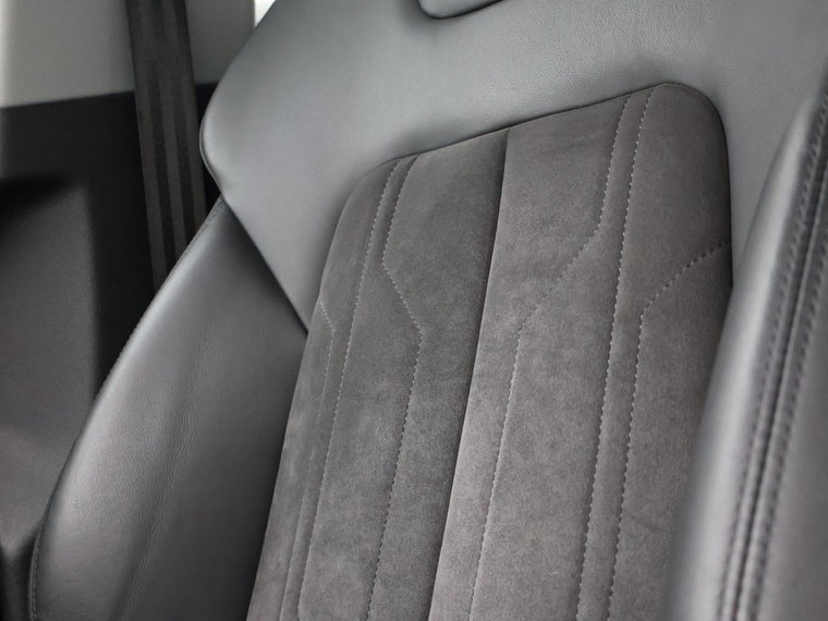 Vehicle Image 45