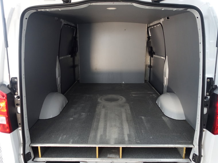 Vehicle Image 32