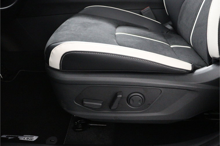 Vehicle Image 38