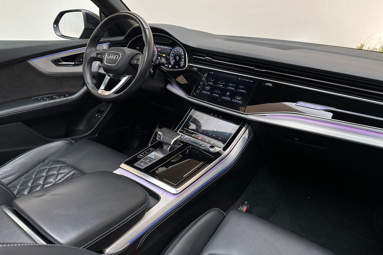 Vehicle Image 16