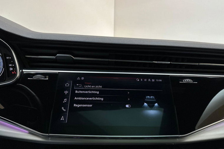 Vehicle Image 38