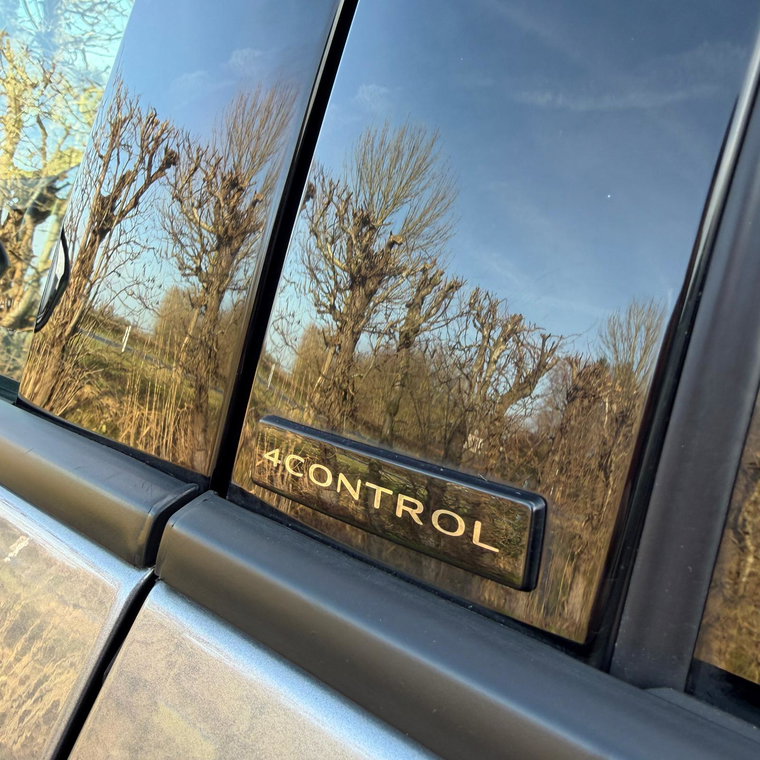 Vehicle Image 23