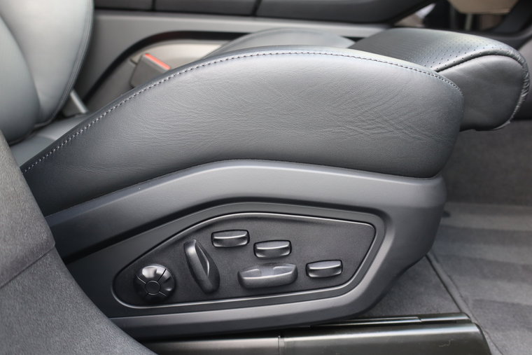 Vehicle Image 25