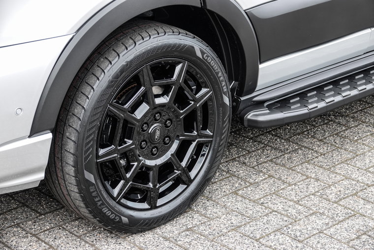Vehicle Image 6