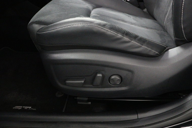 Vehicle Image 38