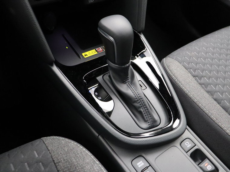 Vehicle Image 25
