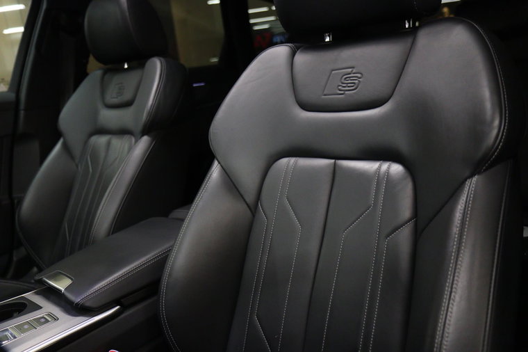 Vehicle Image 10